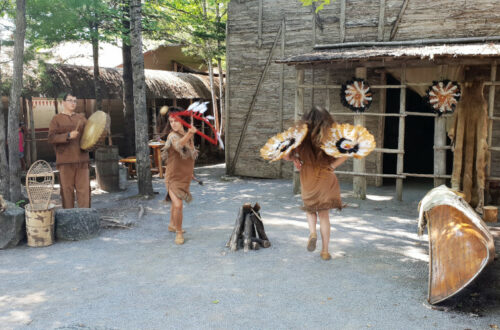 Traditional welcome dance native to Huron-Wendat Nation