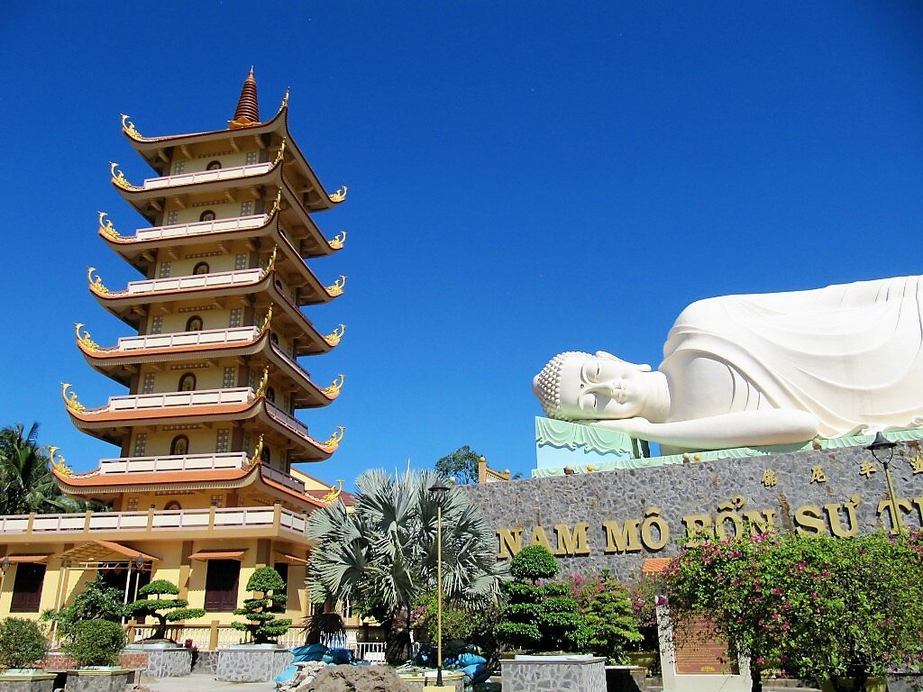 Reclining Buddha next to the pagoda