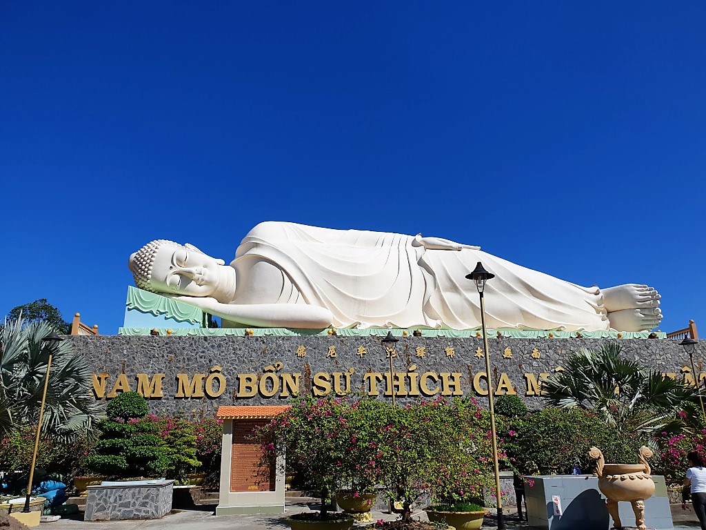 Reclining Buddha at Vinh Tranh pagoda