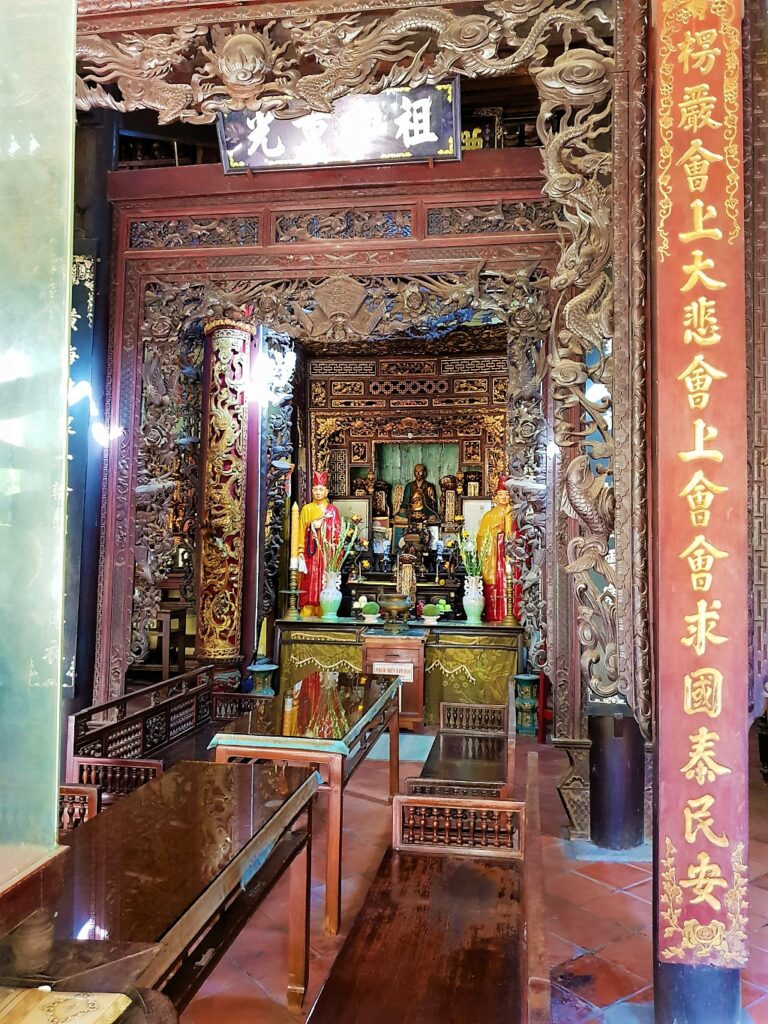 Inside view of temple at Vinh Tranh pagoda