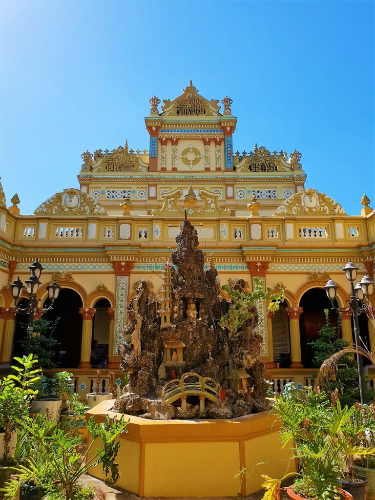 Exterior view of the temple at Vinh Tranh pagoda