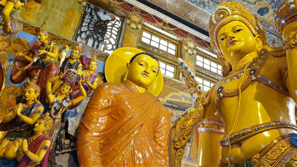 Inside the vihara at Gangaramaya temple