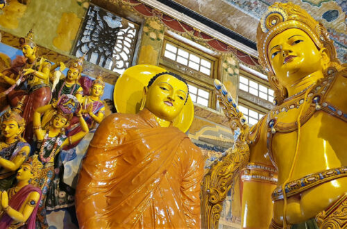 Inside the vihara at Gangaramaya temple