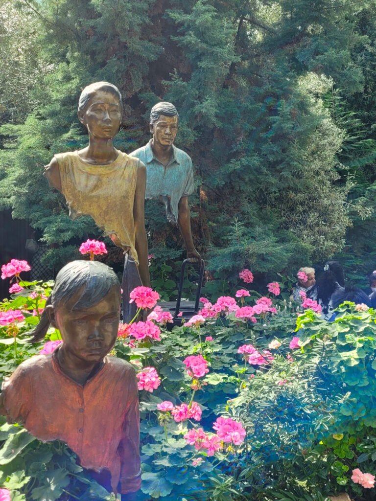 “La Famille De Voyageurs” by Bruno Catalano.